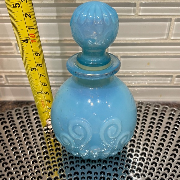 Vintage Avon Baby Blue Glass Vanity Set - Picture 2 of 5